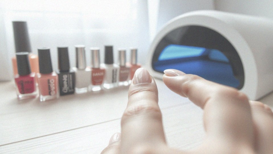 Jak aplikować top coat, aby uzyskać najlepsze wyniki?