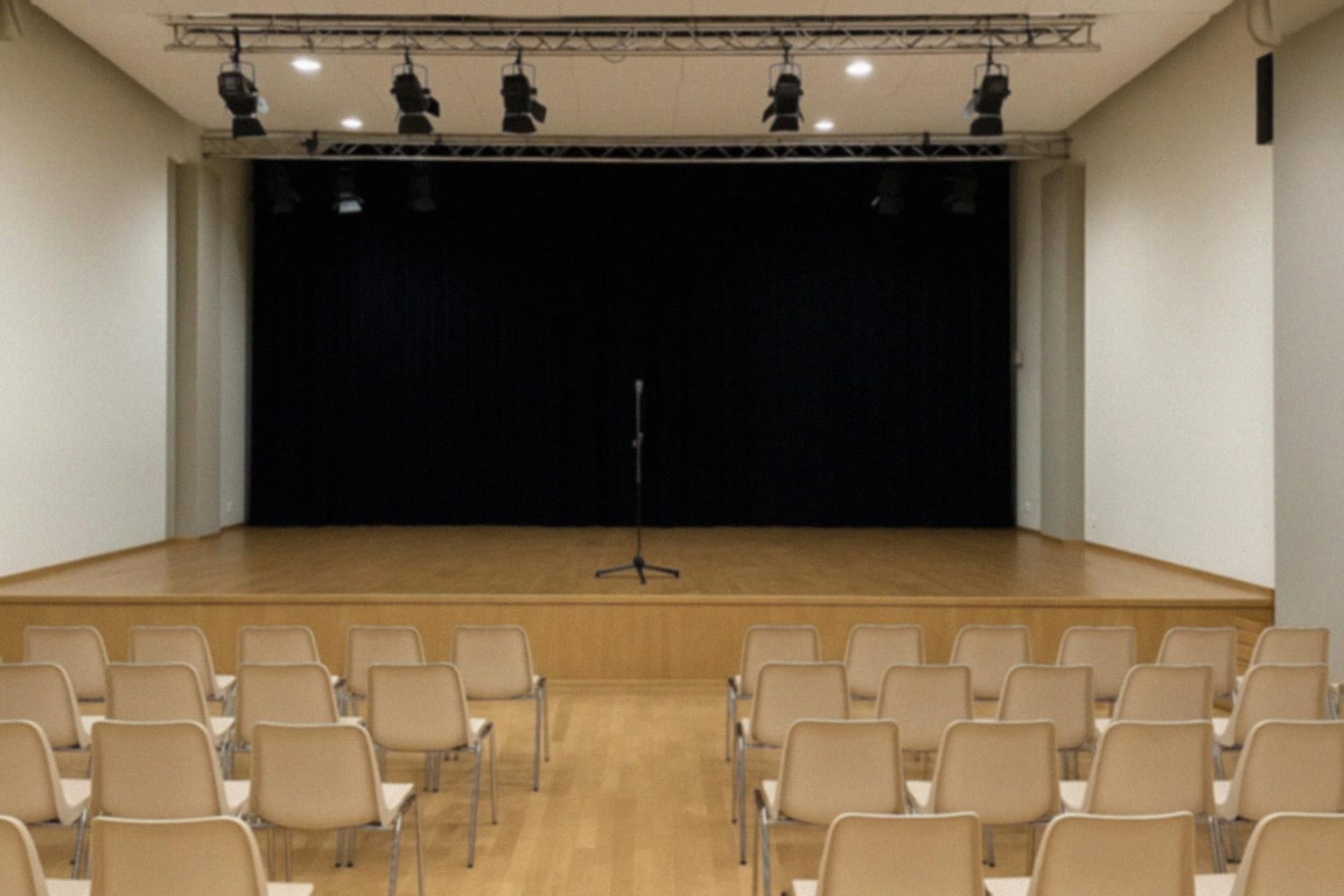 Wernisaż wystawy Stowarzyszenia Miłośników Fotografii w Sławkowie